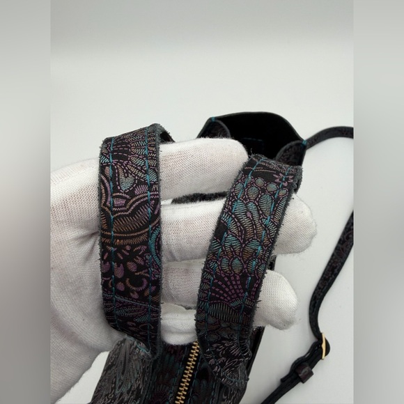 Portland Leather Lola Crossbody Tote - Picture 3 of 6